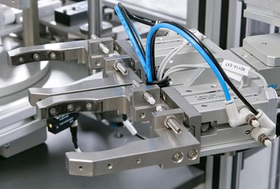 工業(yè)機(jī)器人智能遠(yuǎn)程運(yùn)維管理系統(tǒng)解決方案 工業(yè)機(jī)器人智能遠(yuǎn)程運(yùn)維管理系統(tǒng)解決方案