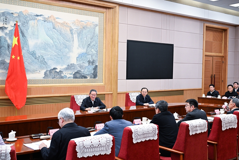 李強(qiáng)主持召開(kāi)專(zhuān)家、企業(yè)家和教科文衛(wèi)體等領(lǐng)域代表座談會(huì) 聽(tīng)取對(duì)政府工作報(bào)告的意見(jiàn)建議